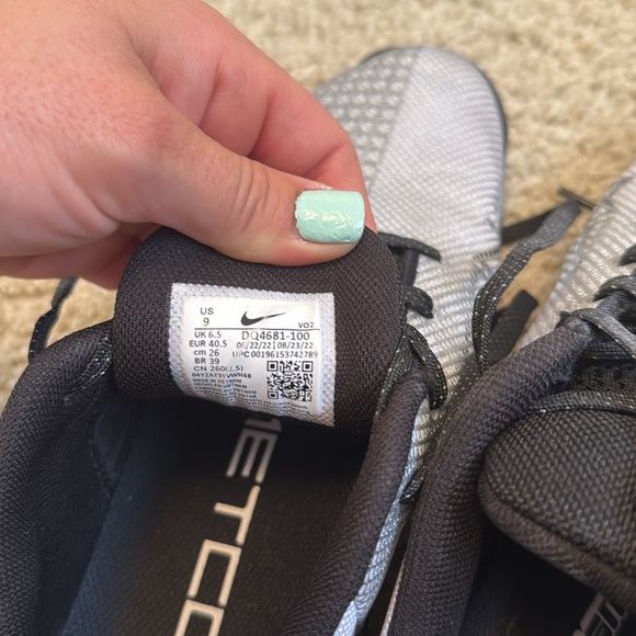 Nike Metcon Silver/black Sneakers Women’s size 9| CrossFit - Picture 7 of 10